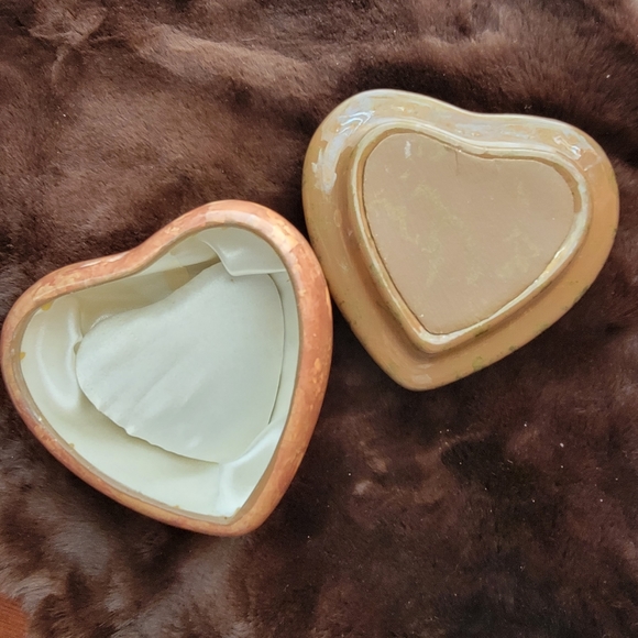 Vintage Cherub Heart Shaped Box - Picture 9 of 11